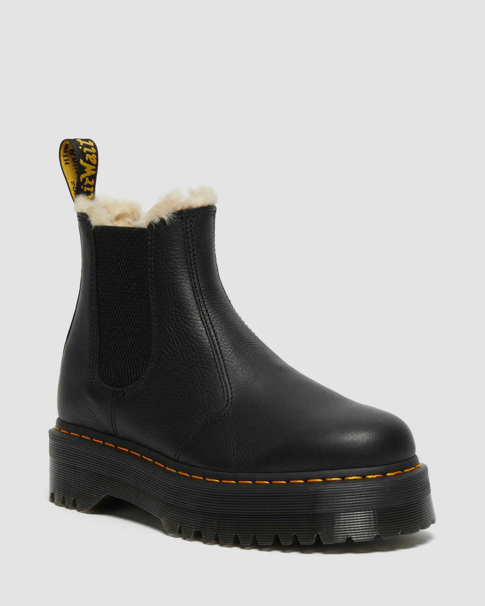 2976 Platform Chelsea boots lined with faux fur Dr. Martens