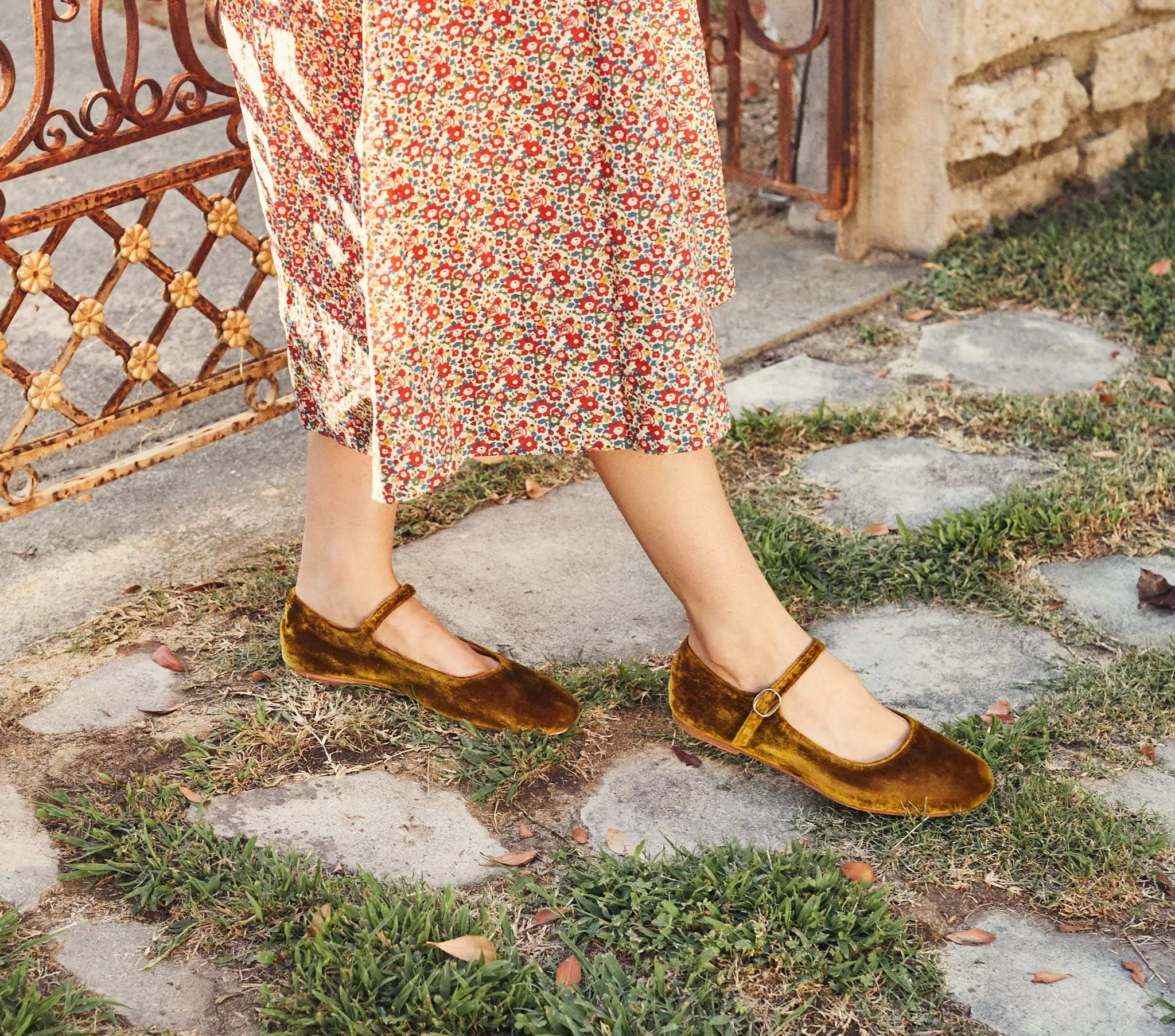 MARY JANE SLIPPER -- GOLD