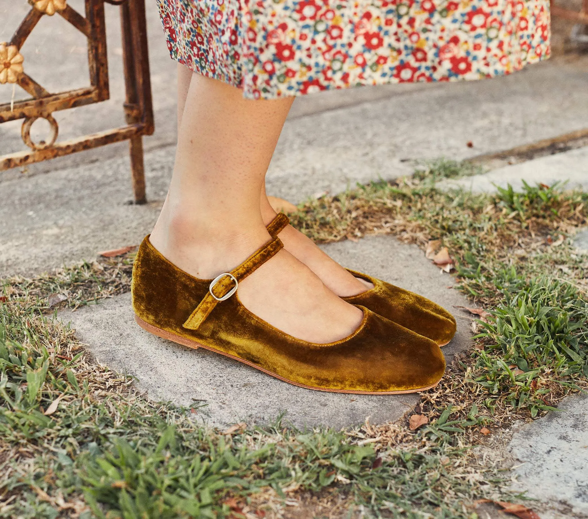 MARY JANE SLIPPER -- GOLD