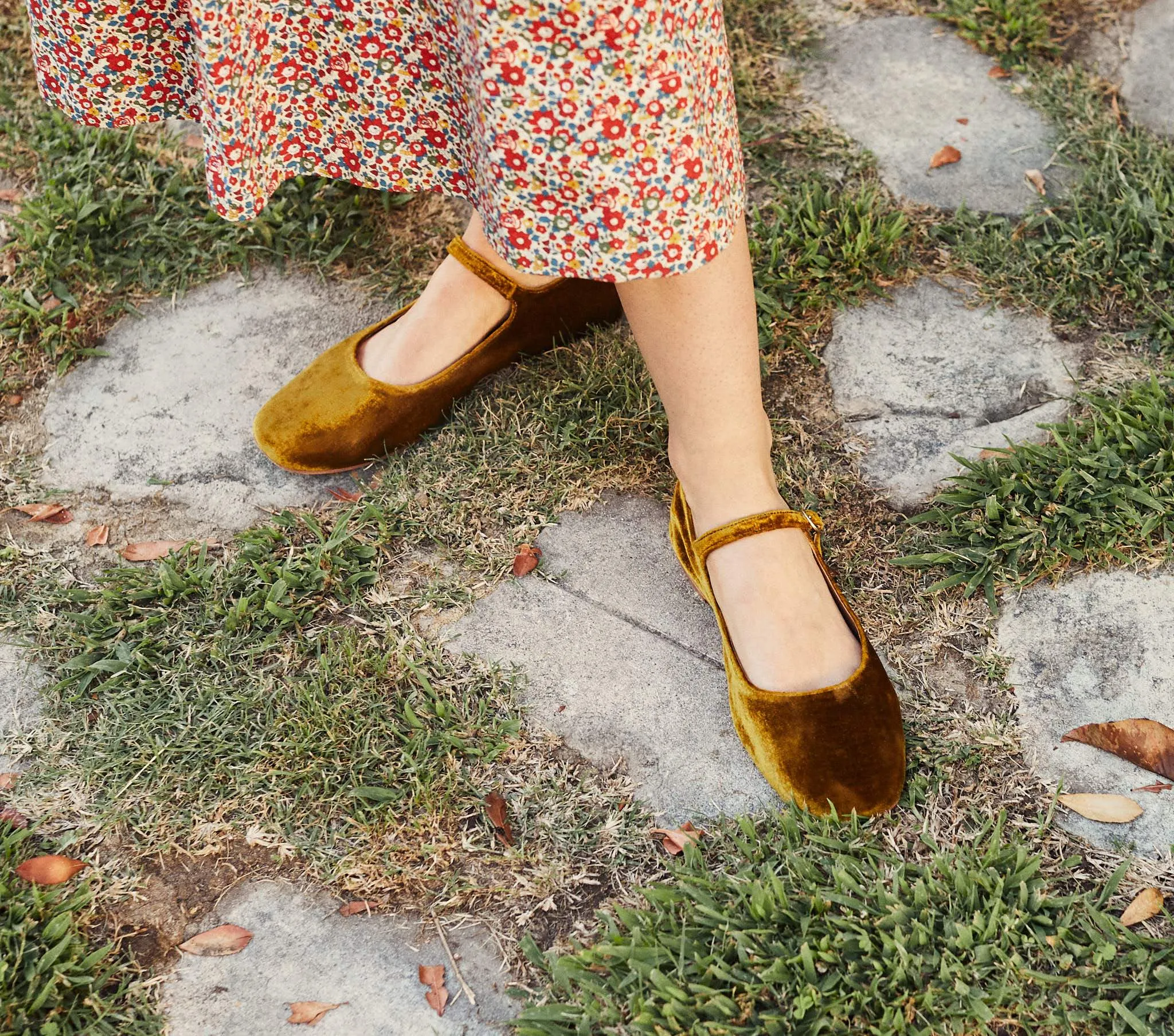 MARY JANE SLIPPER -- GOLD