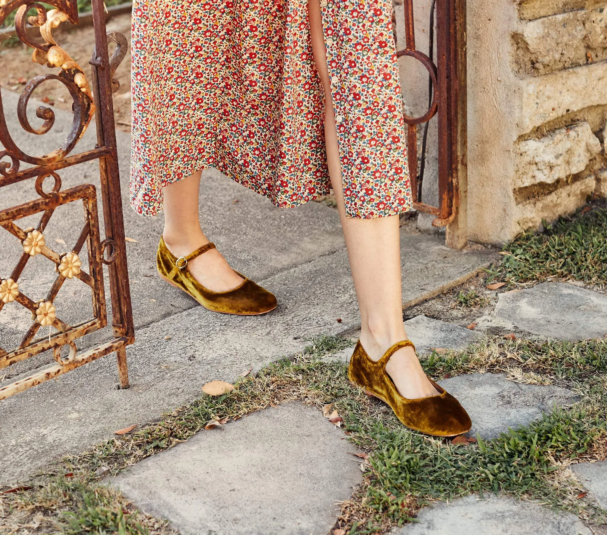 MARY JANE SLIPPER -- GOLD