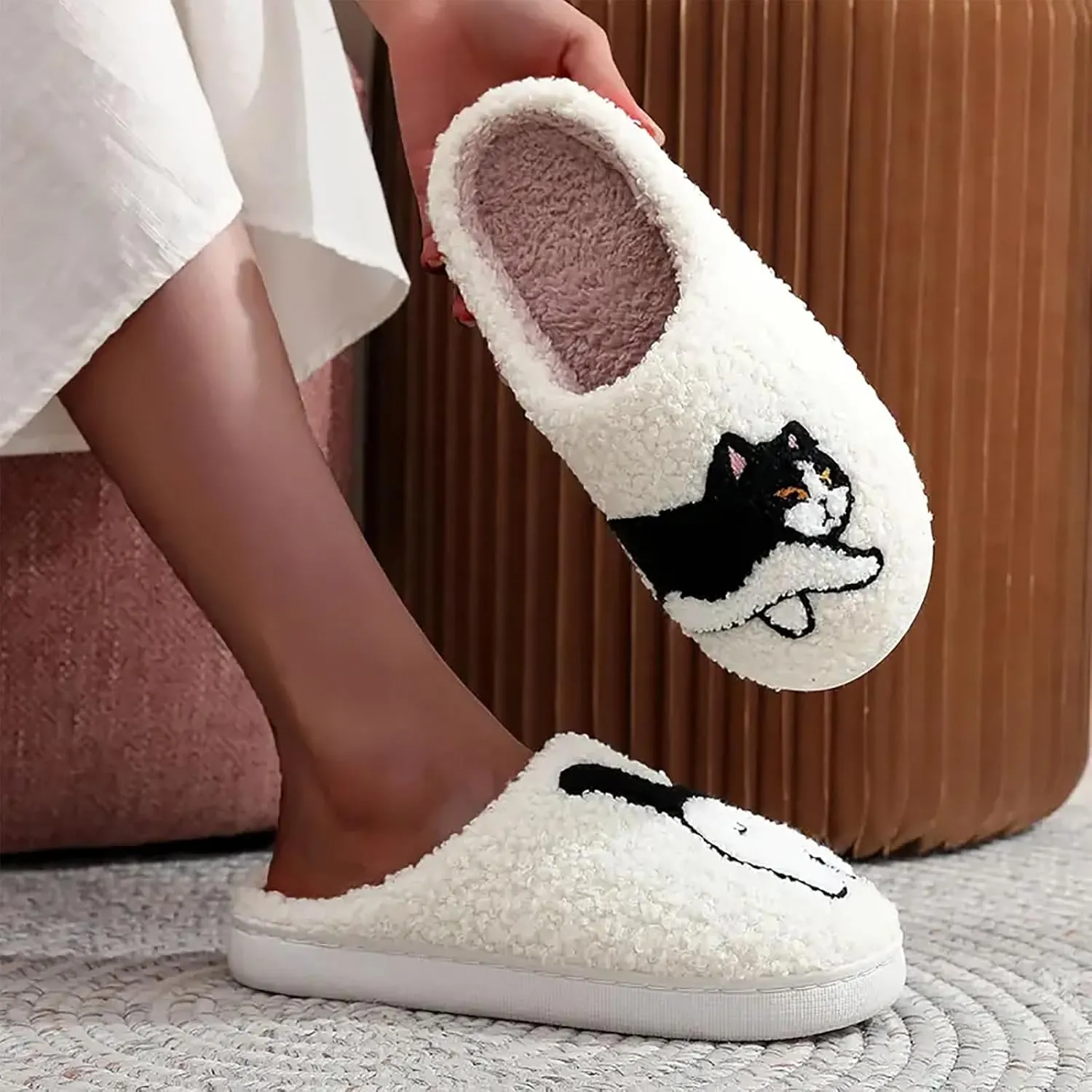 Women's Men's Cute Frog Slippers Fuzzy Memory Foam Kawaii Cartoon Animal Slippers Winter Warm Fluffy Shoes